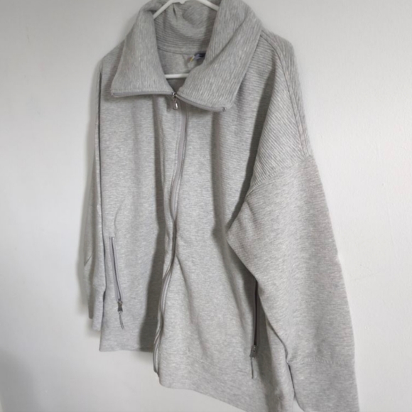 Old Navy Active - Women's zip up grey vest - Picture 1 of 3